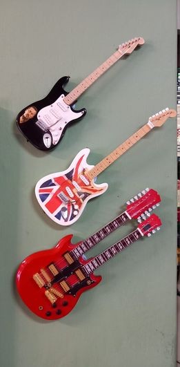 Mini guitars