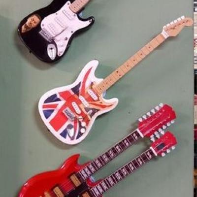 Mini guitars